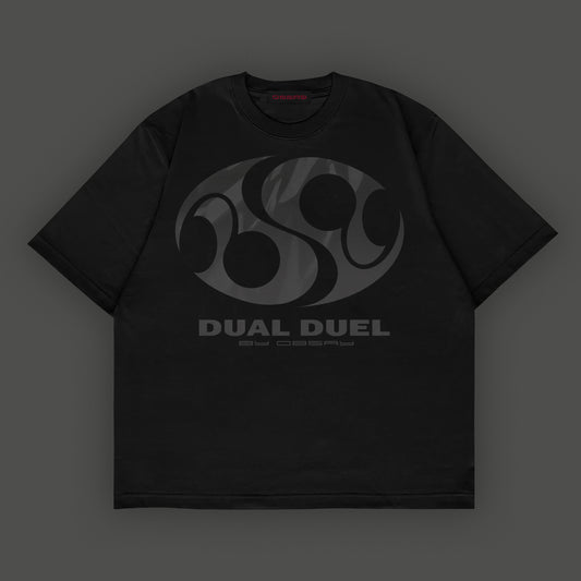 Camiseta negra con logo degradado