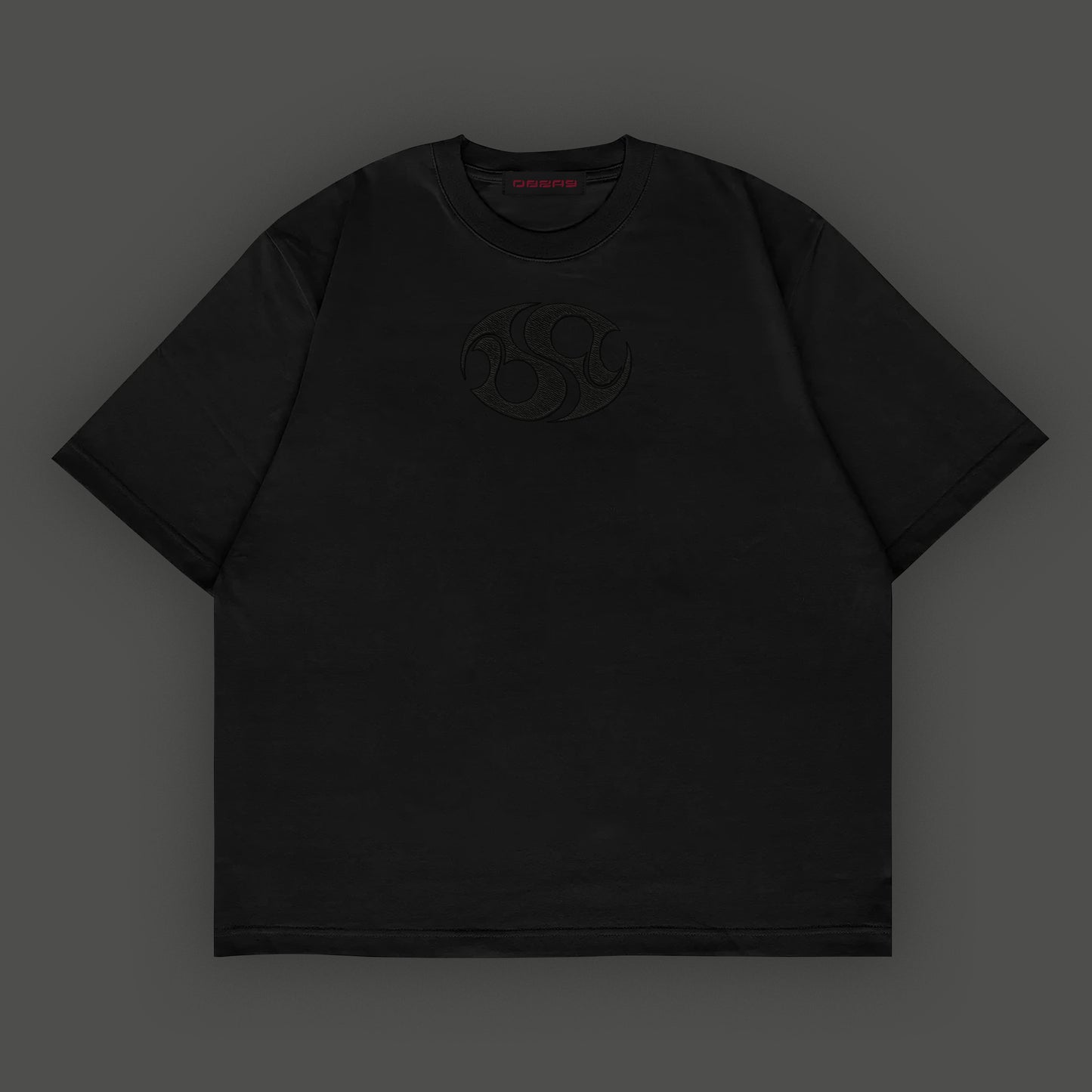 Camiseta negra con bordado logo obsay