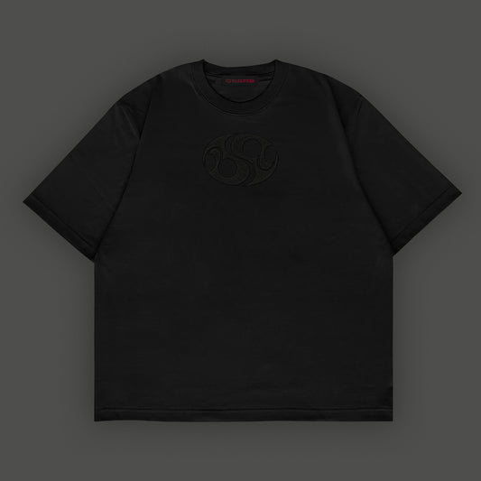 Camiseta negra con bordado logo obsay