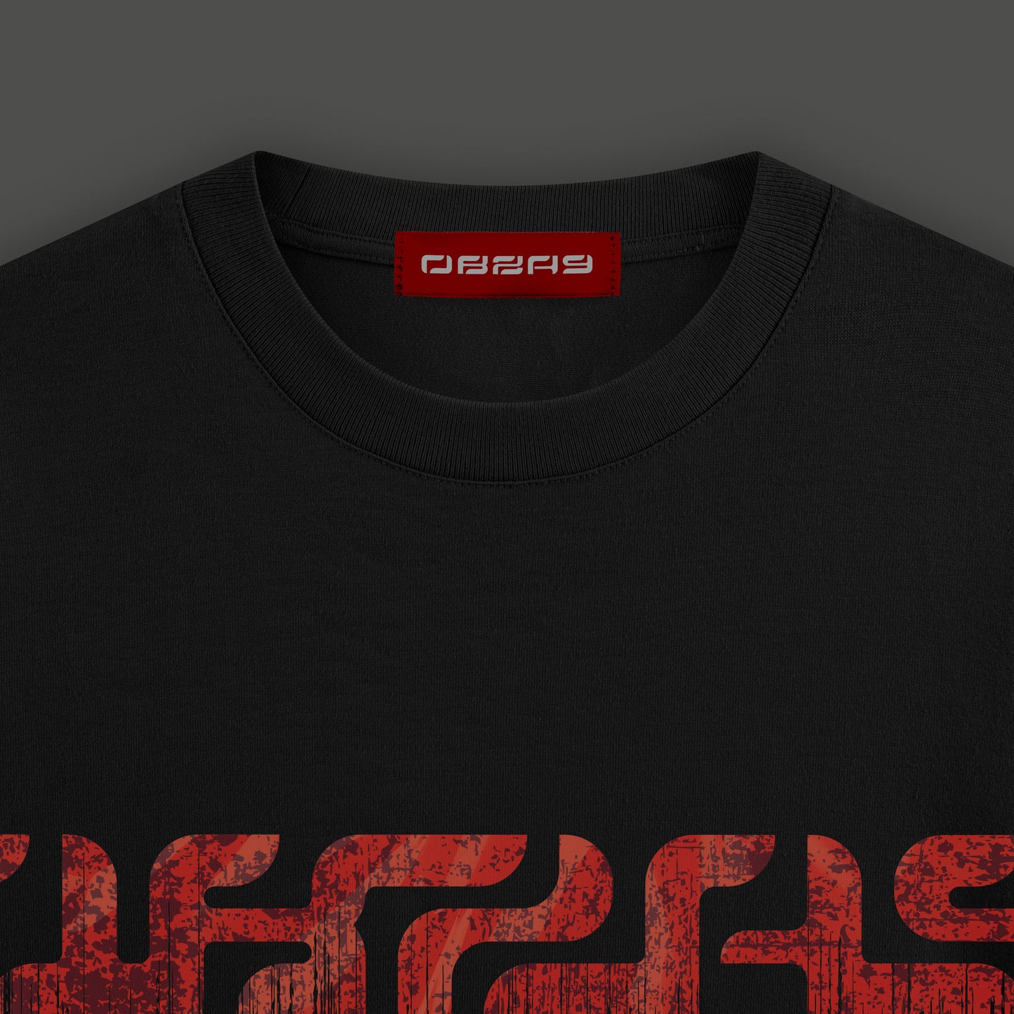 Camiseta negra con diseño degradado