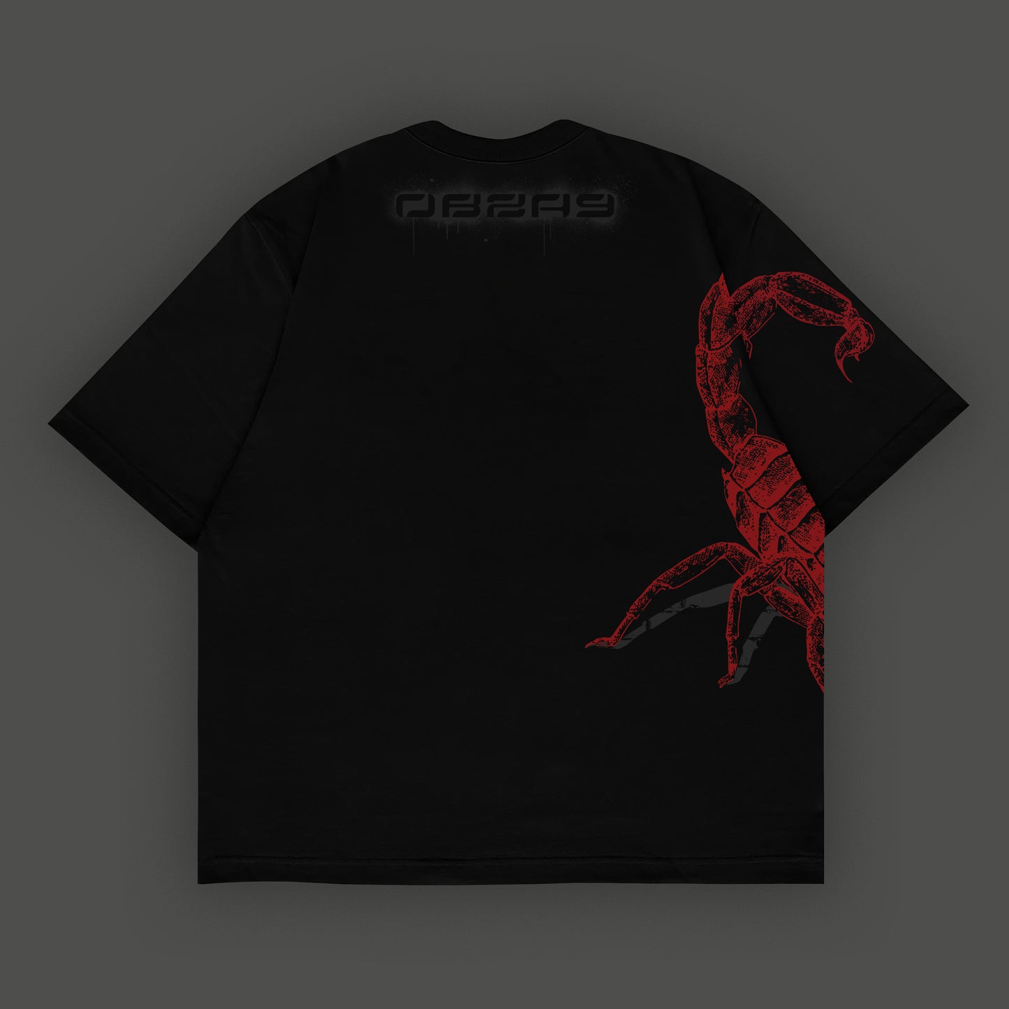 Camiseta negra con graffiti y escorpión