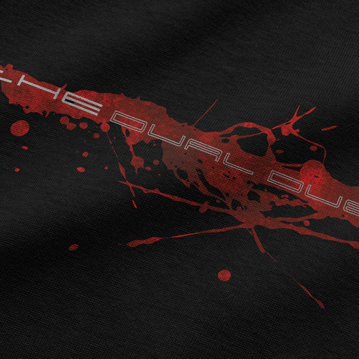 Camiseta negra con diseño de sangre