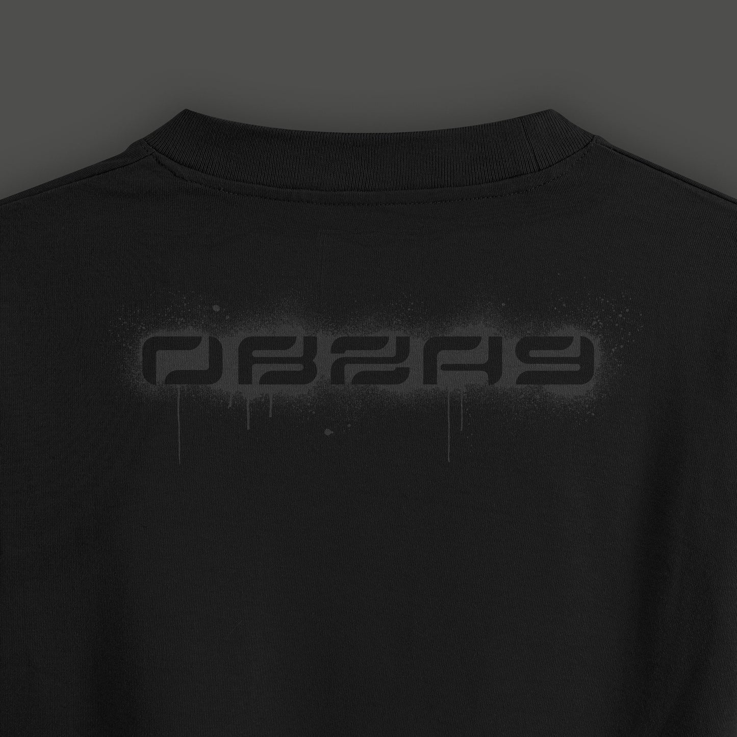 Camiseta negra con graffiti y escorpión