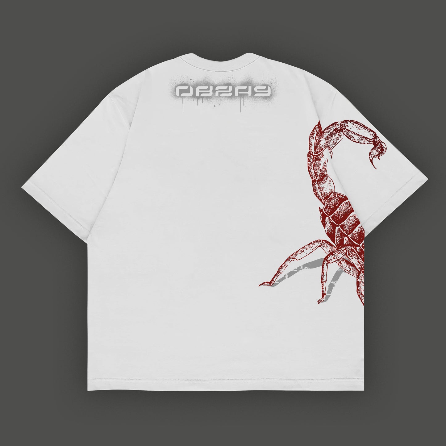Camiseta blanca con graffiti y escorpión
