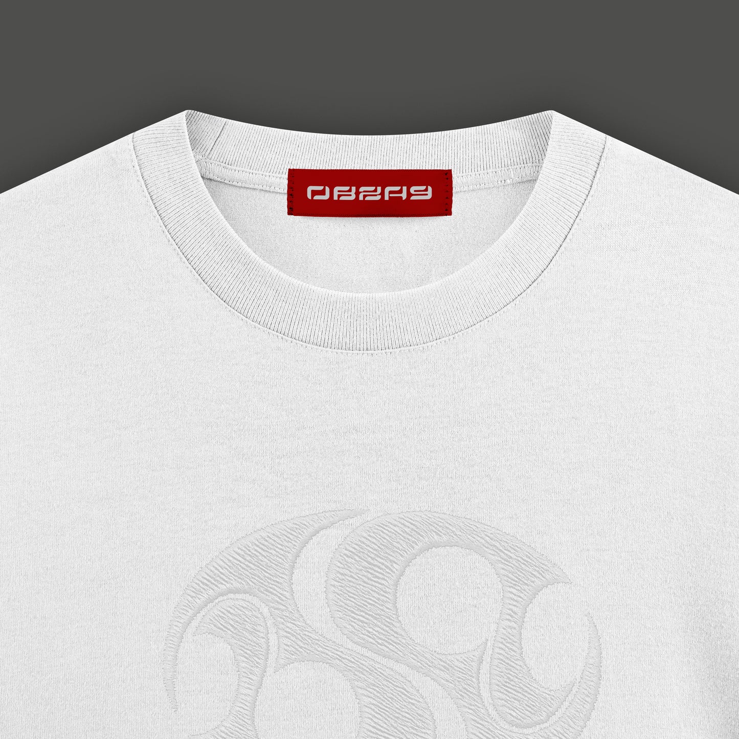 Camiseta blanca con bordado logo obsay