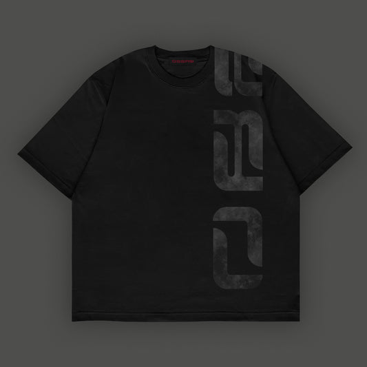 Camiseta negra con diseño lateral gris